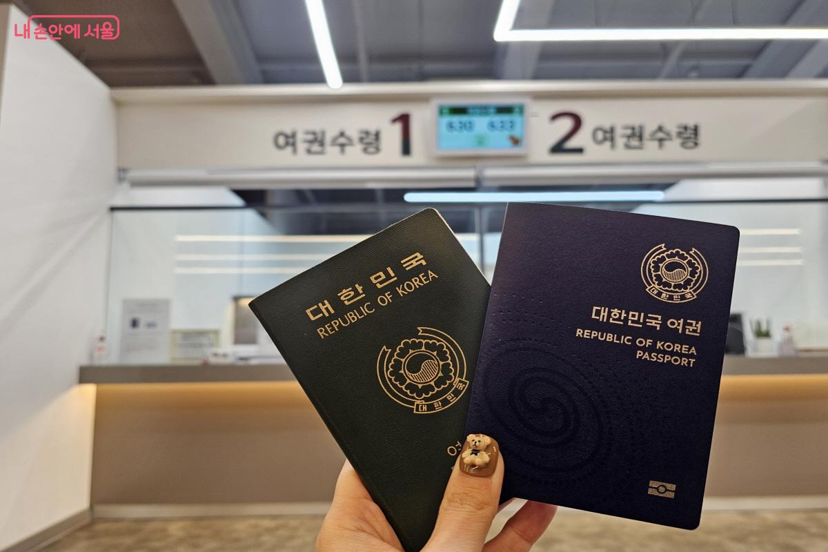 여권 발급 시 온라인으로 편리하게 신청하고 수령하길 추천한다. &copy;염지연