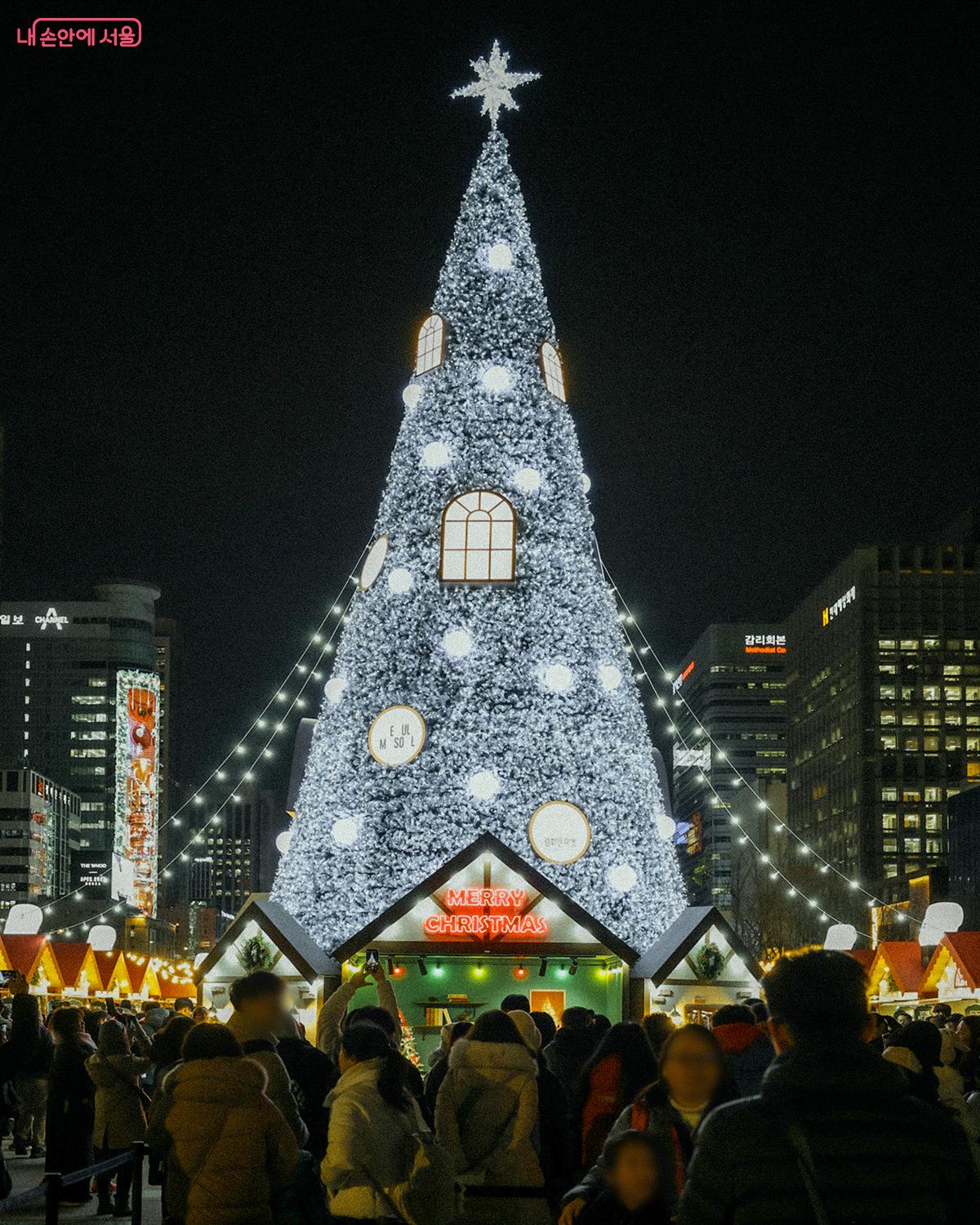 겨울동화 속 산타마을로 꾸며진 광화문 마켓 ⓒ김아름