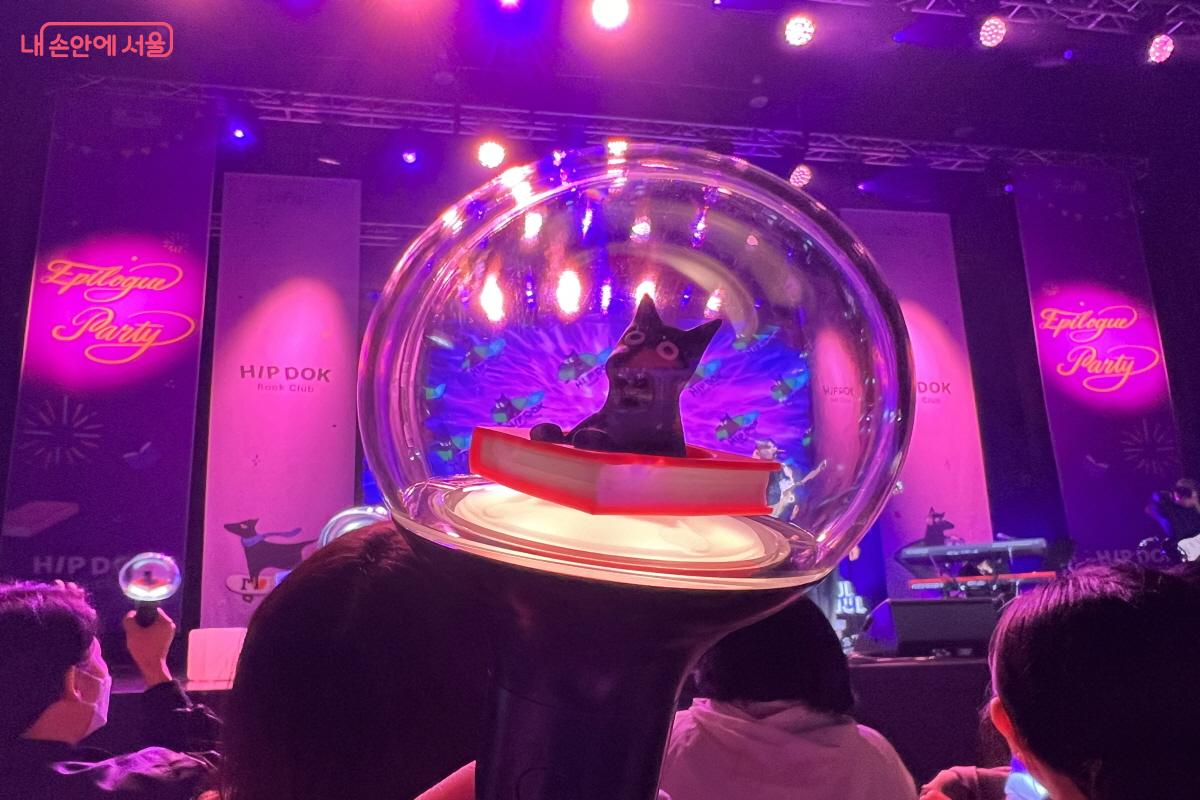 해치 등급에게 제공된 특별 제작 응원봉 ©박지영