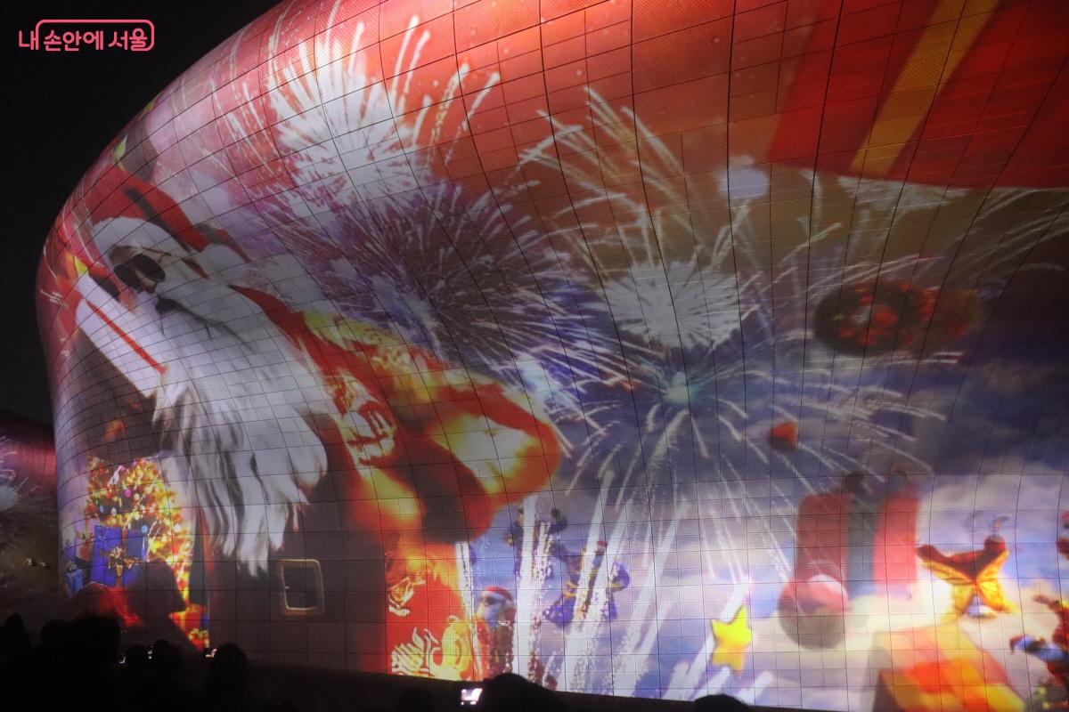 서울 곳곳을 돌아다니는 산타 &copy;조수연