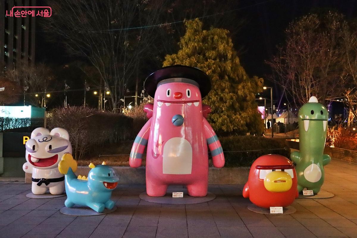 서울의 마스코트인 해치와 친구들은 외국인 관광객들에게도 인기만점이다. &copy;정향선