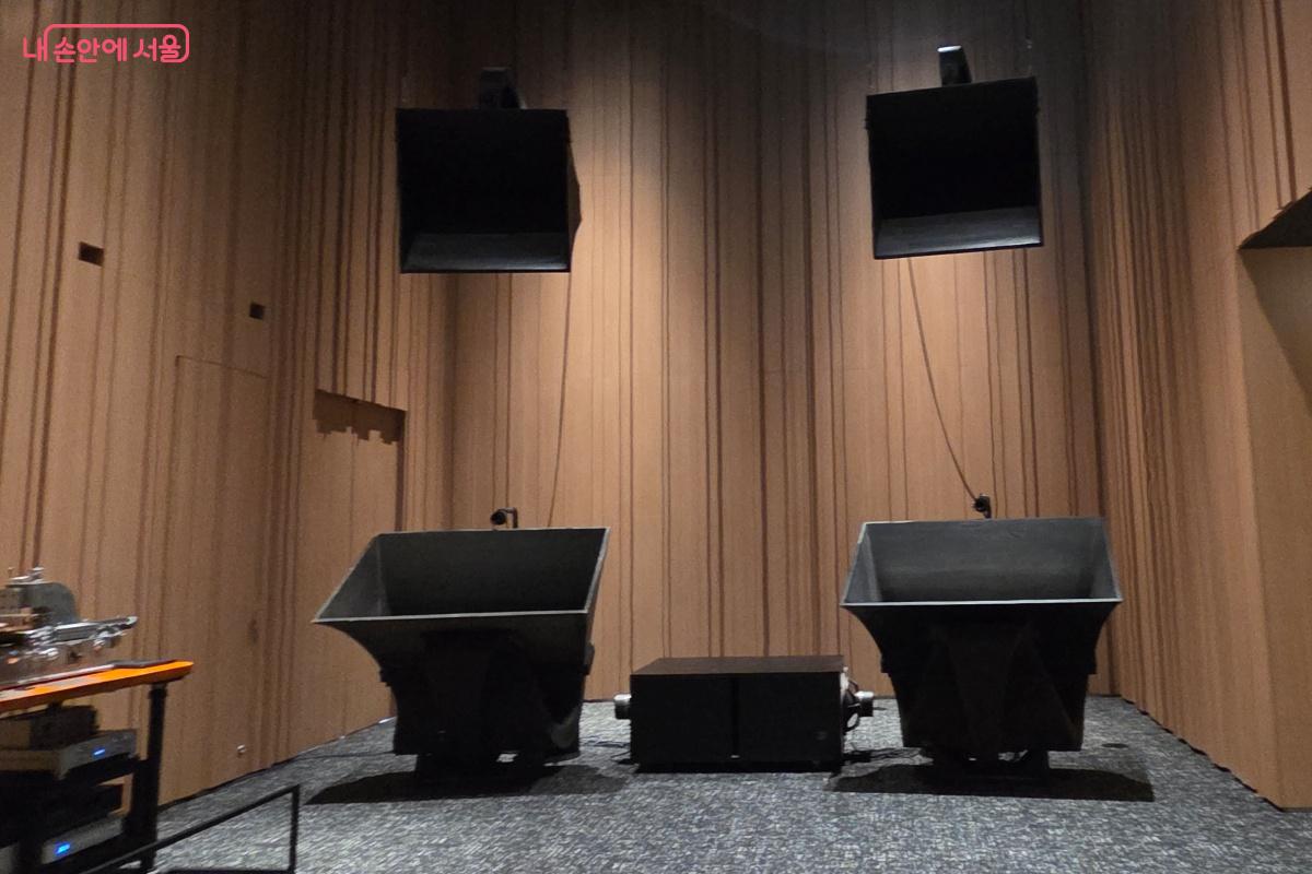 실제 오페라 극장에서 쓰였다는 음향장비의 음악 소리는 웅장했다. &copy;김미선