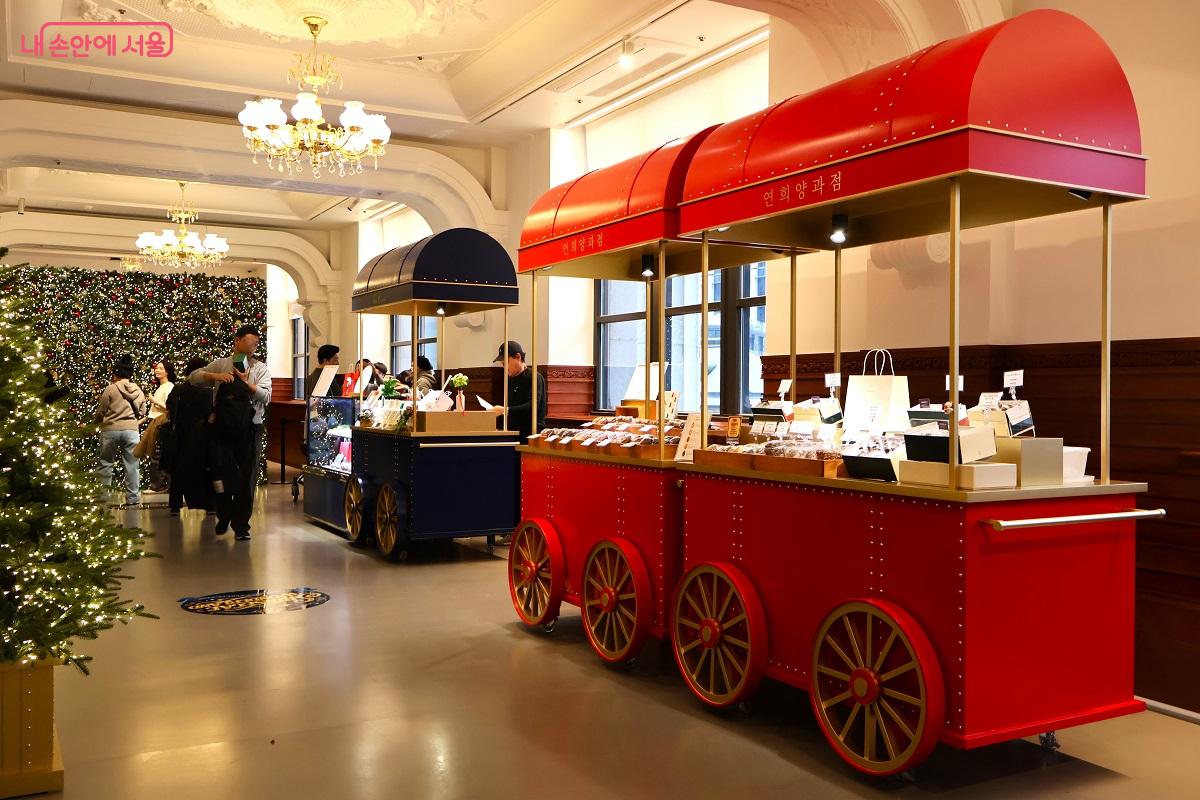 백화점에 조성된 크리스마스 마켓 ©이봉덕
