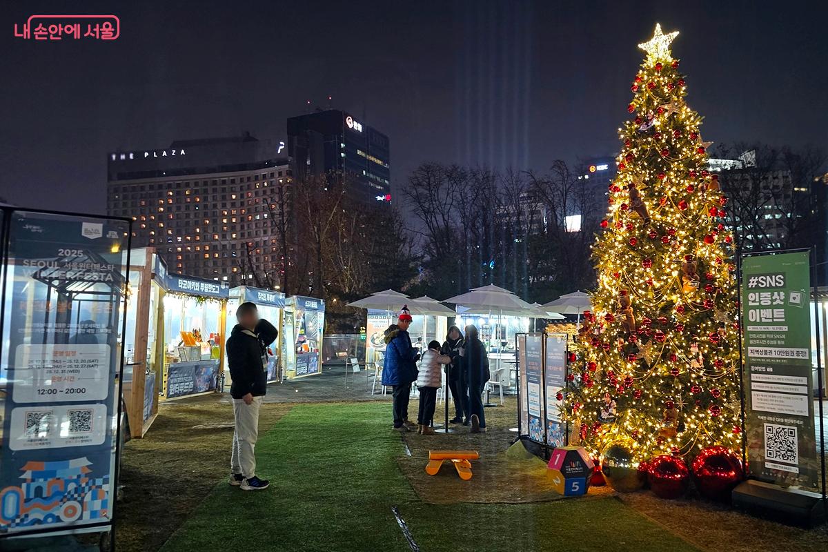지역관광 안테나숍 옥상 윈터 푸드존은 12월 25~27일, 31일에 운영된다. &copy;김윤경