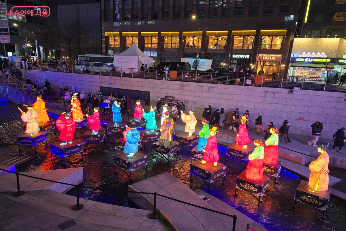 서울빛초롱축제는 청계천과 우이천에서 만날 수 있다