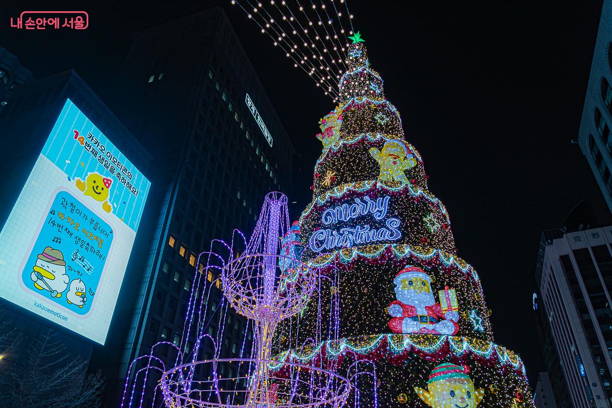 청계천의 시작점인 청계광장도 축제의 연속이다. &copy;김지연