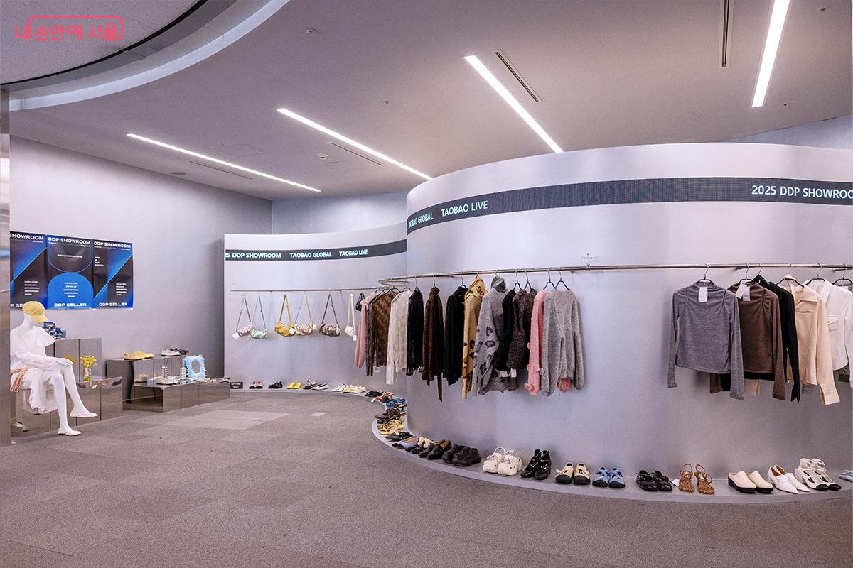 촬영 목적에 따라 유연하게 활용 가능한 DDP 쇼룸 전시 공간 ©장신자