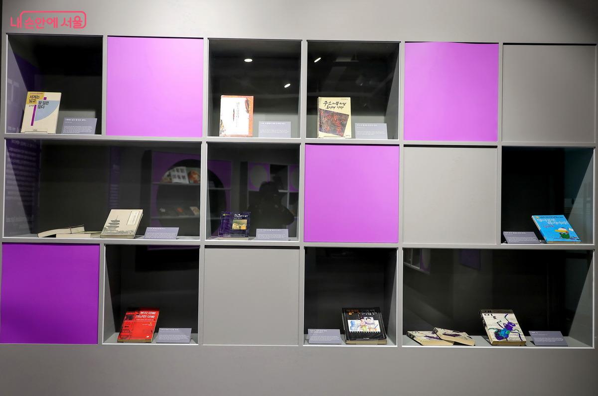 정보화 시대 도래와 함께한 ‘신도시 중산층의 책장’ ©박성환