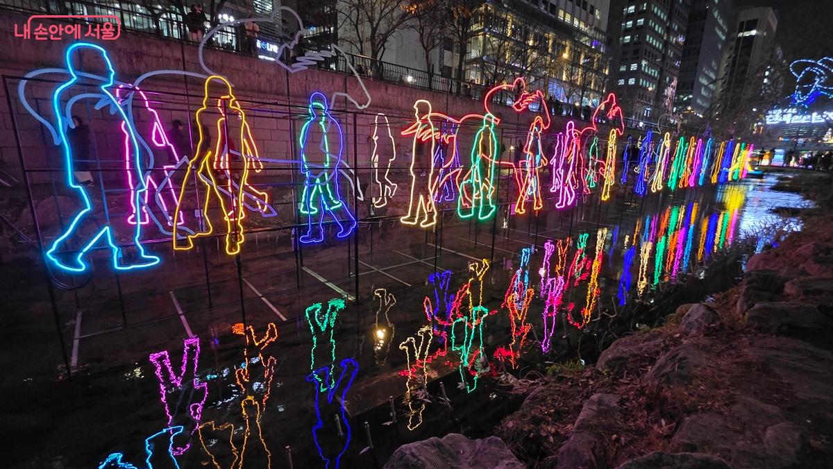 청계천 물 속으로 반사된 LED 조명 작품, 환상적이다