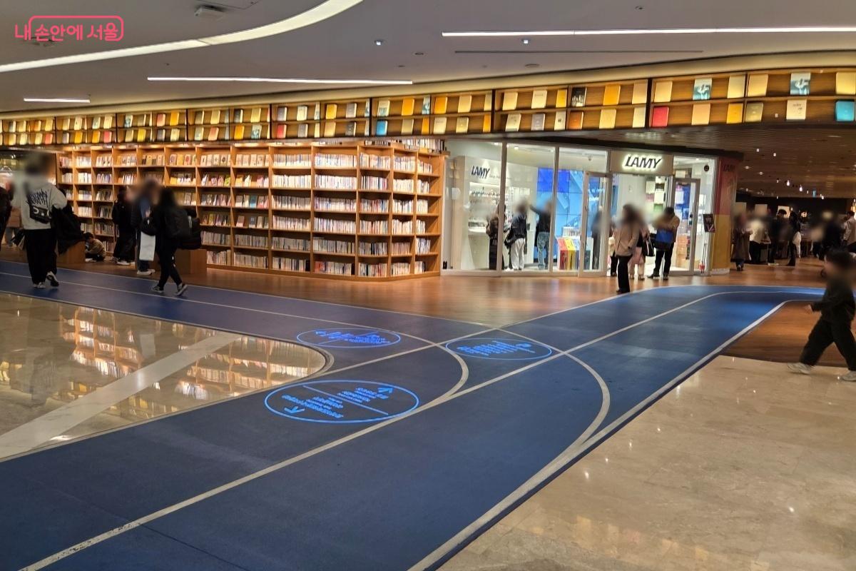 계절이나 날씨와 관계없이 일상에서 편하게 걸을 수 있다. &copy;김미선