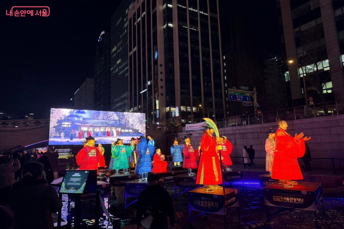 17회째를 맞는 &lsquo;2025 서울빛초롱축제&rsquo;는 서울 대표 야간 빛 축제다. &copy;노윤지