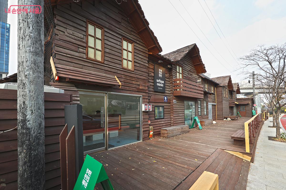 옛 청계천 판잣집의 모습이 흥미롭다 ©김주연