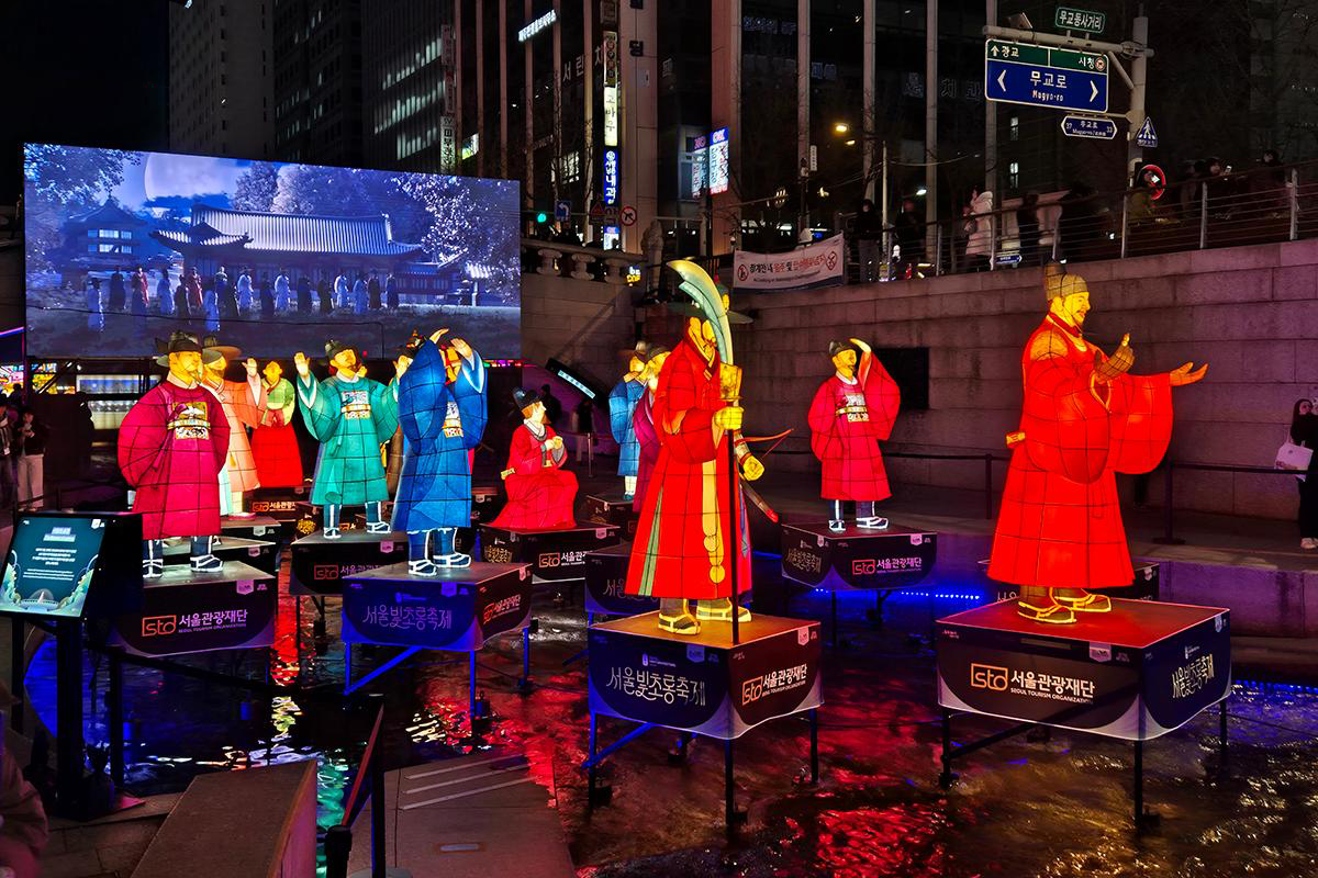 청계천에 펼쳐진 겨울밤의 기적! 17주년 '서울빛초롱축제'