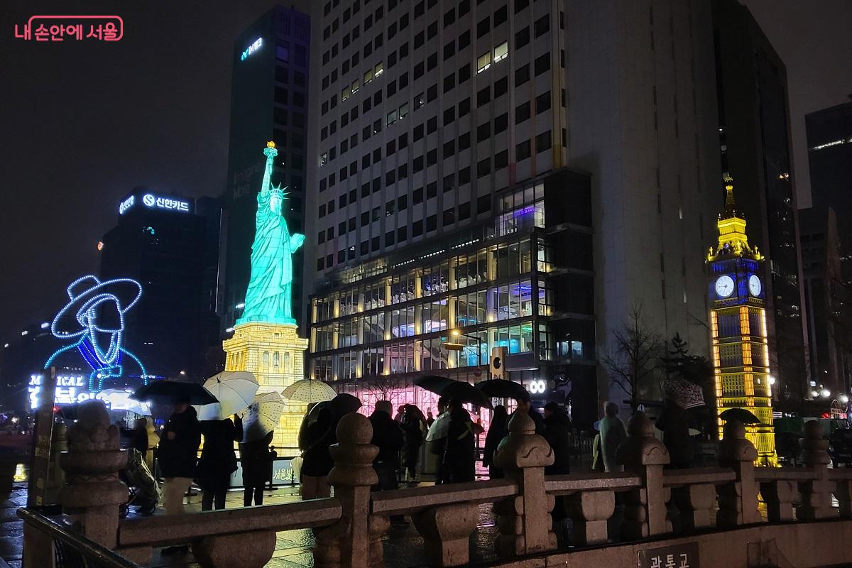 광통교 위에서 만나는 자유의 여신상과 빅 벤 &copy;권수진