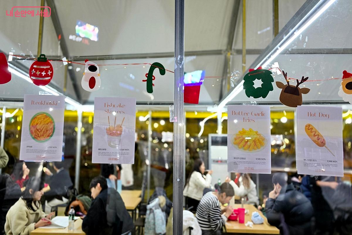 스케이트장 내 매점과 카페에서 허기진 배를 채울 수 있다. &copy;김윤경
