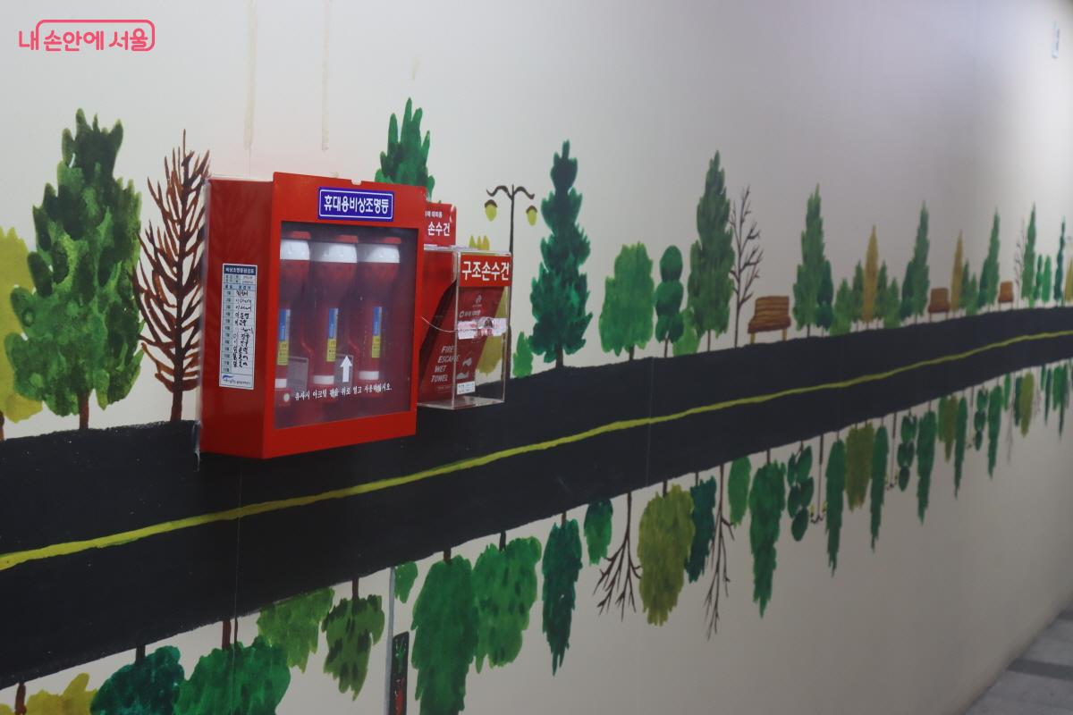 전시 및 휴식 공간이기도 한 김봄 작가의 &lsquo;을지, 그곳&rsquo; &copy;조송연