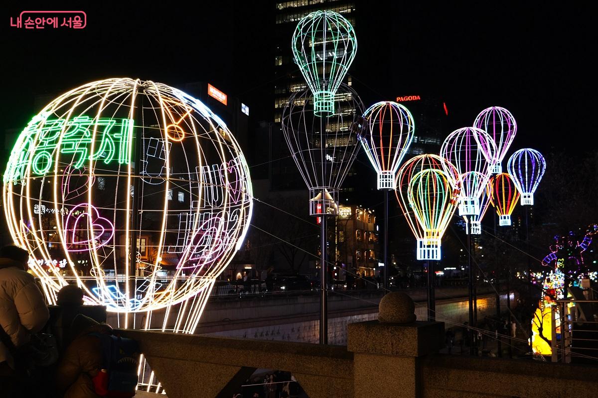 '서울달'을 표현하고 있는 작품 &copy;이봉덕