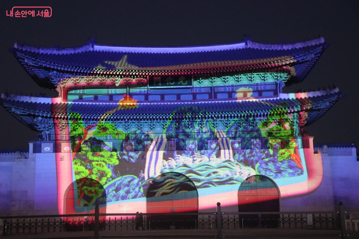 일월오봉도를 만들었다.