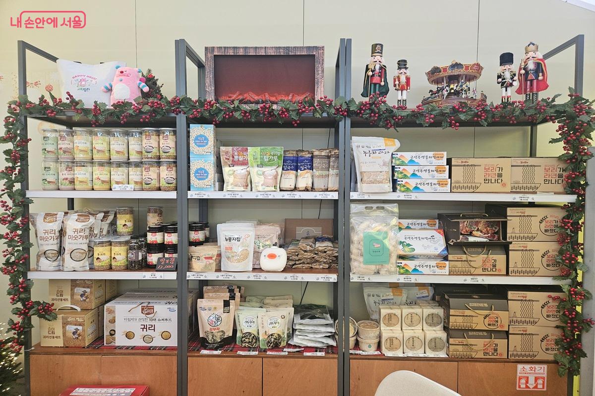 귀리, 누룽지, 김부각 등 건강한 간식 역시 확인할 수 있다. &copy;김진호