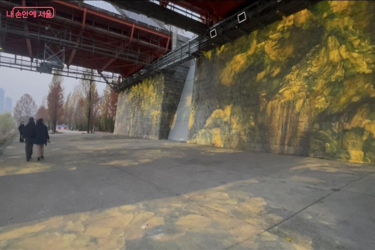 사랑하는 여인의 아름다움을 은유적으로 표현한 &lsquo;로즐린&rsquo;(정윤수 작가)