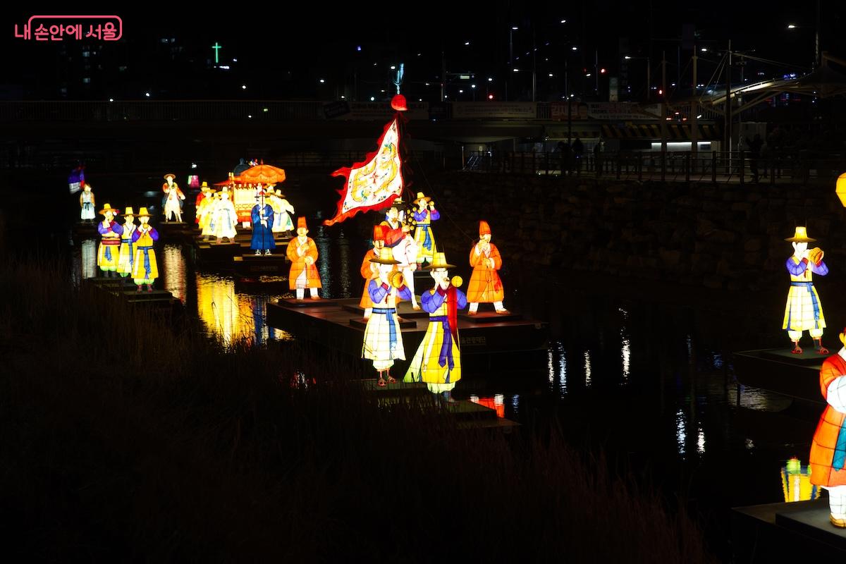 청계천 구간과 합치면 총 400여 점의 등이 빛을 밝히고 있다고 한다. ©임중빈