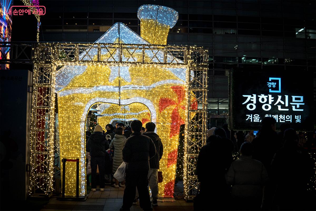 서울빛초롱축제 청계천 구간 입구 &copy;최승훈