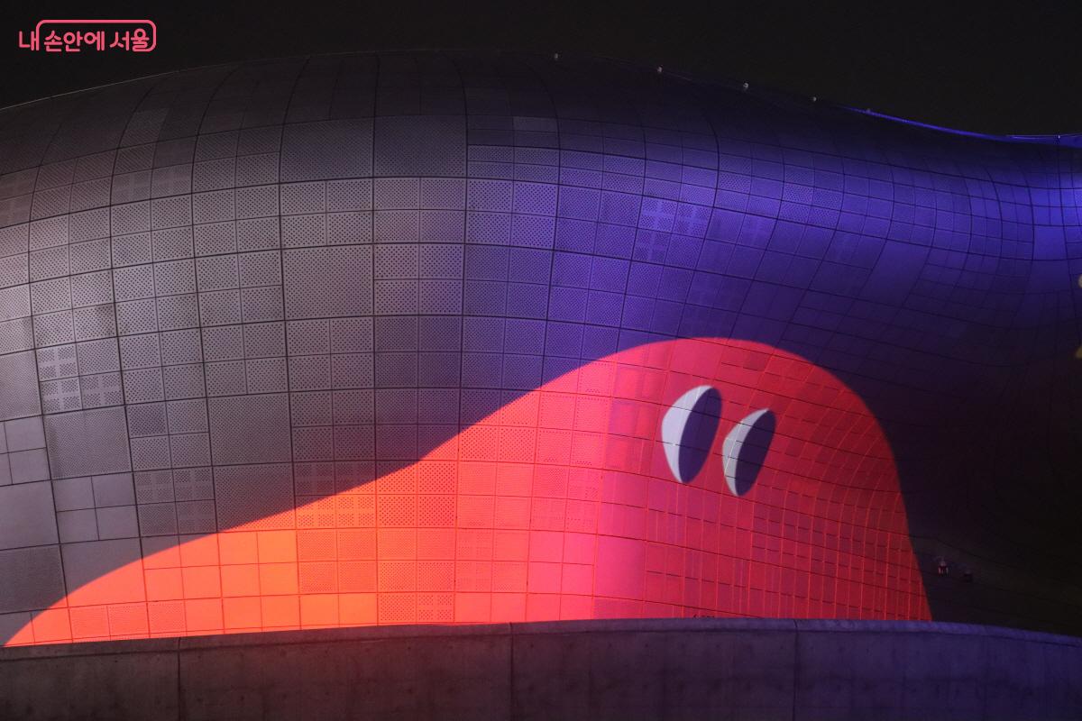 감정을 전달하는 듯한 커다란 눈동자 &copy;조수연