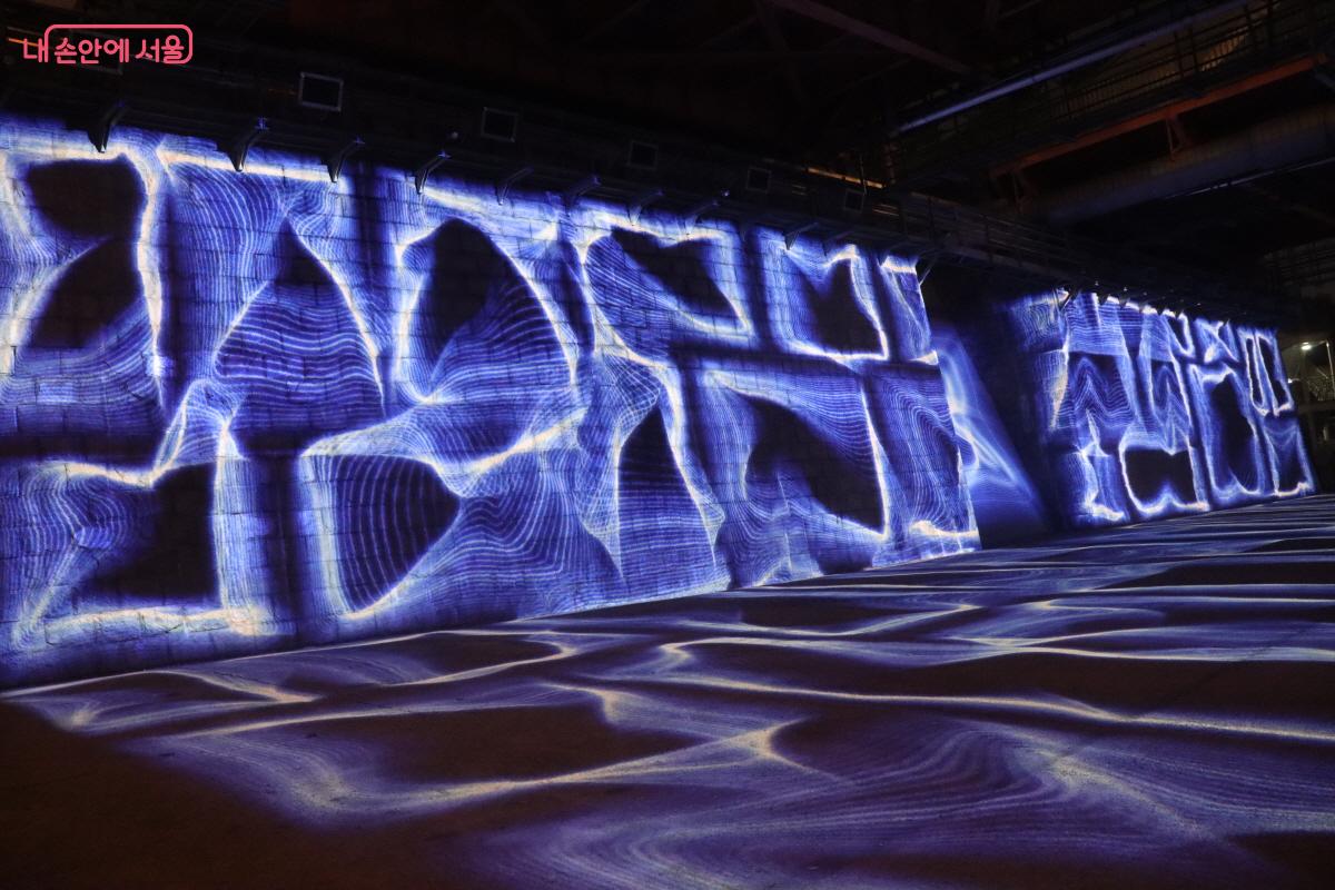 알고리즘과 파티클을 기반으로 한 ‘미디어 스케이프’ ©조수연