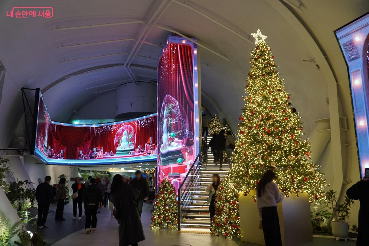 멋진 포토존을 만들어 놓은 자벌레 내부 &copy;홍혜수