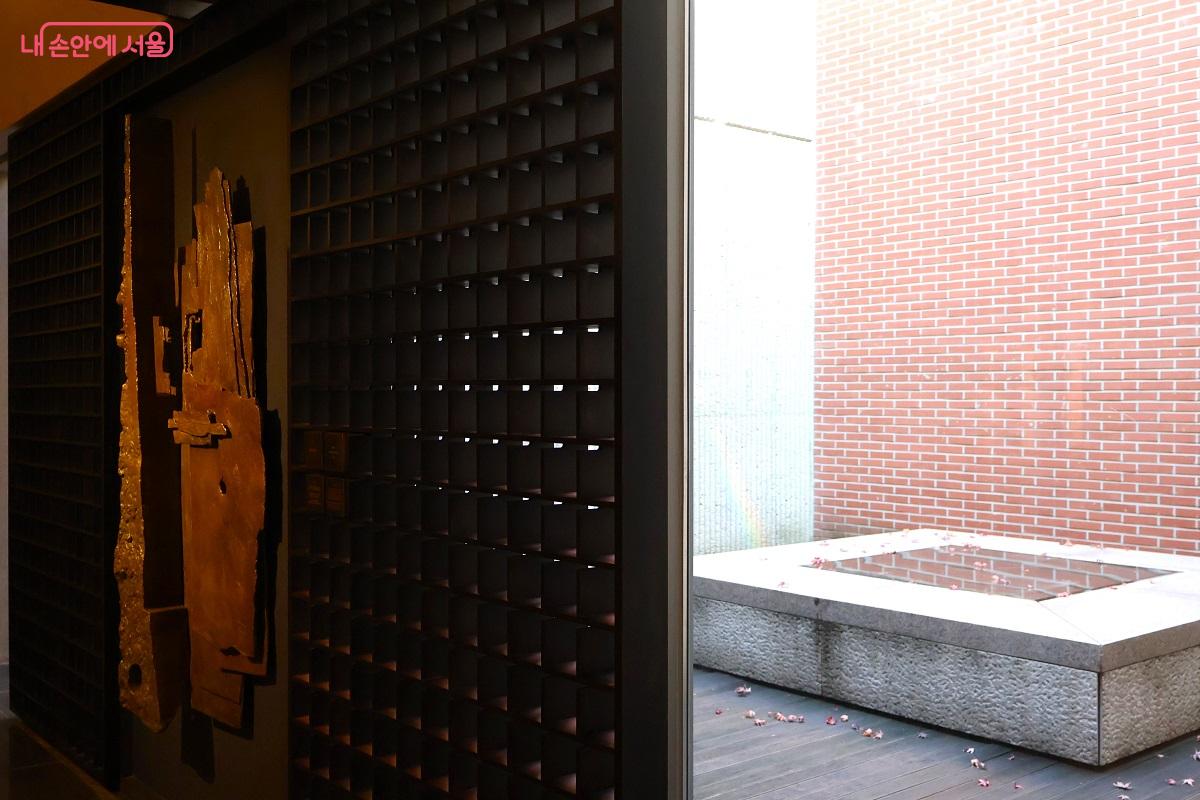 설치 작품: 이경순 作  순교자의 길, 한 끼의 기도 &copy;이봉덕