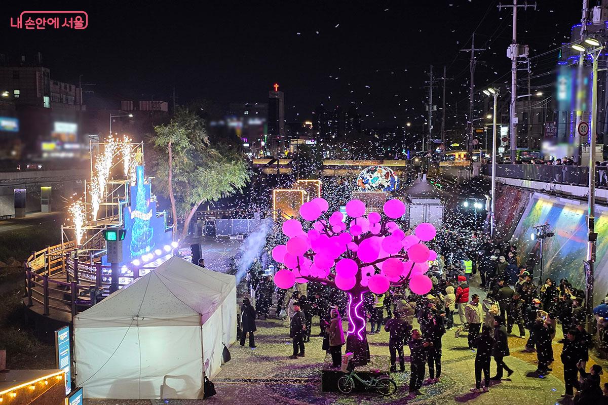 서원보도교에서 찍은 '관악별빛산책' 개막식 ©이정민