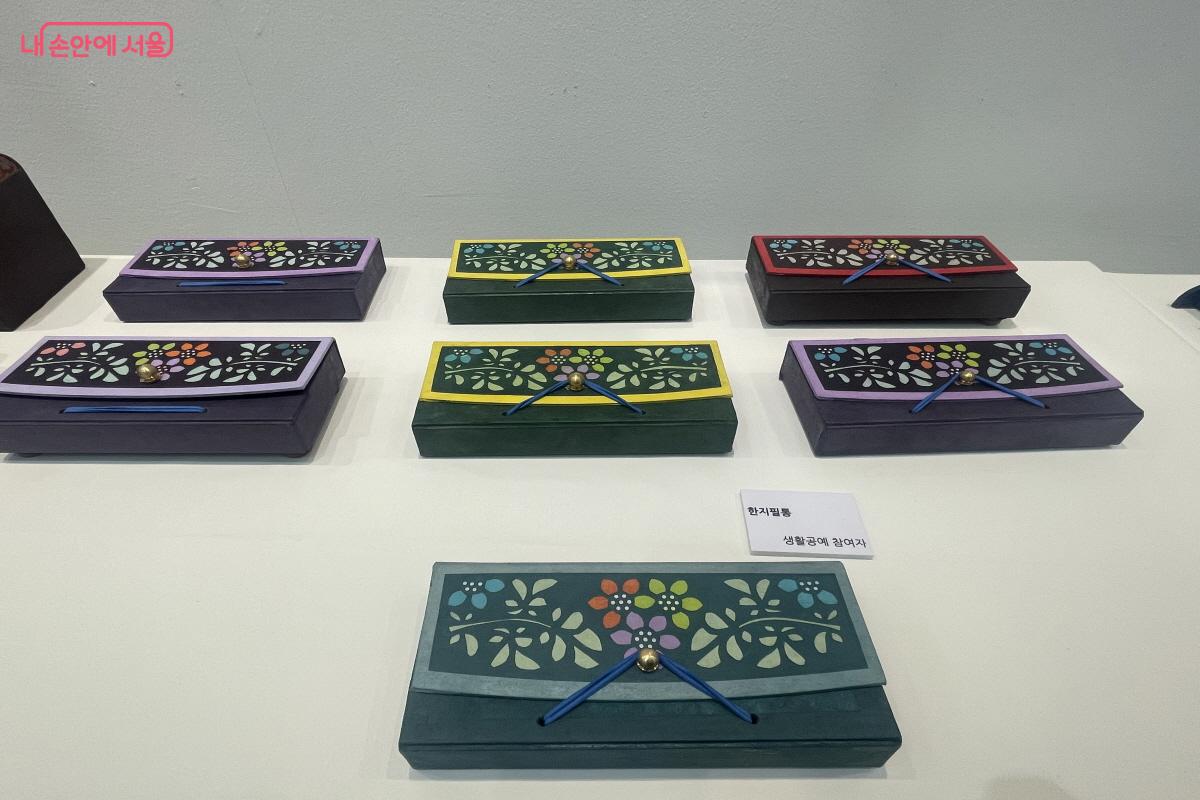 전통미와 실용성을 겸비한 한지필통 ©이정민