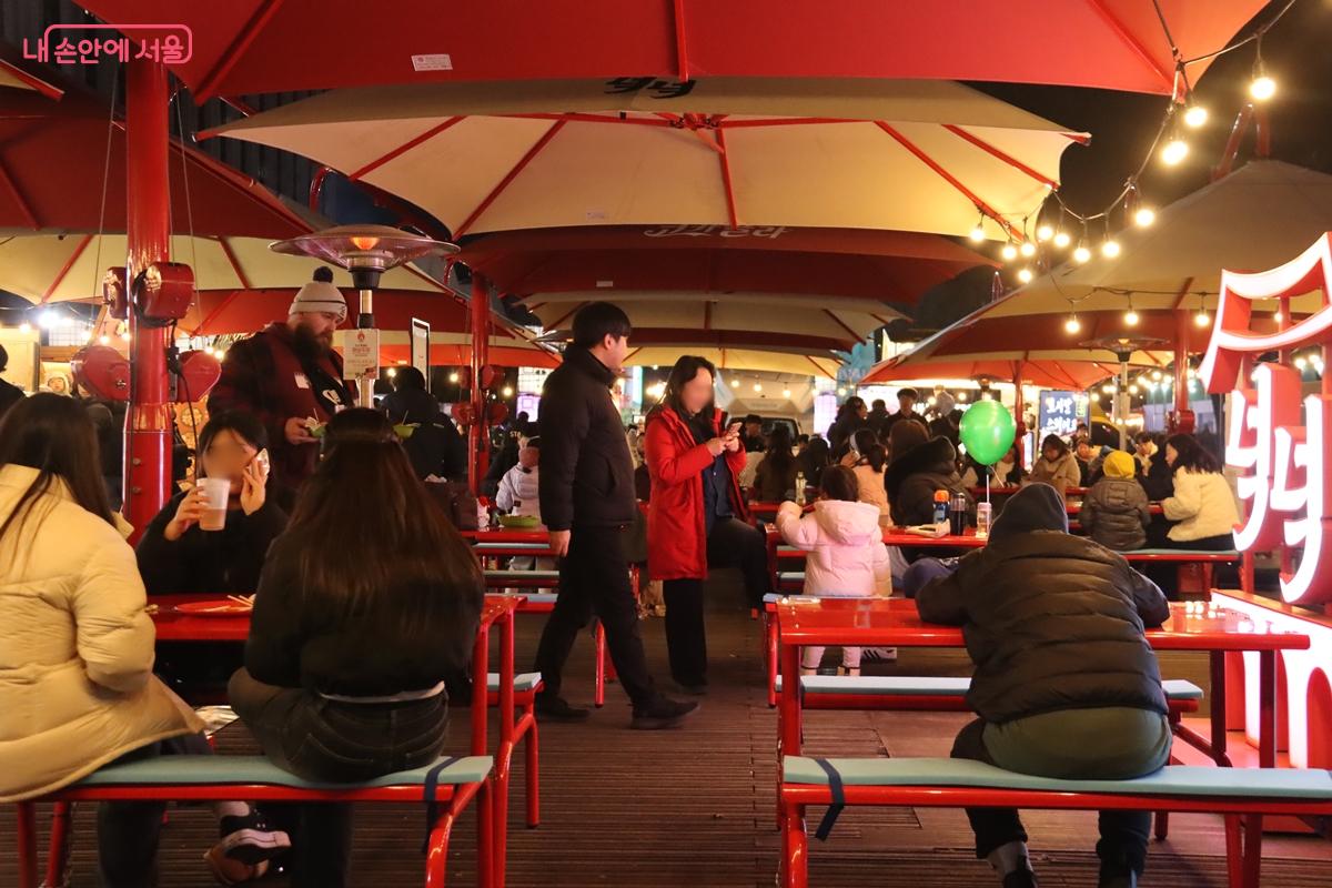 많은 시민들이 우리의 소울 푸드 '넉넉'을 즐기고 있다. &copy;정향선