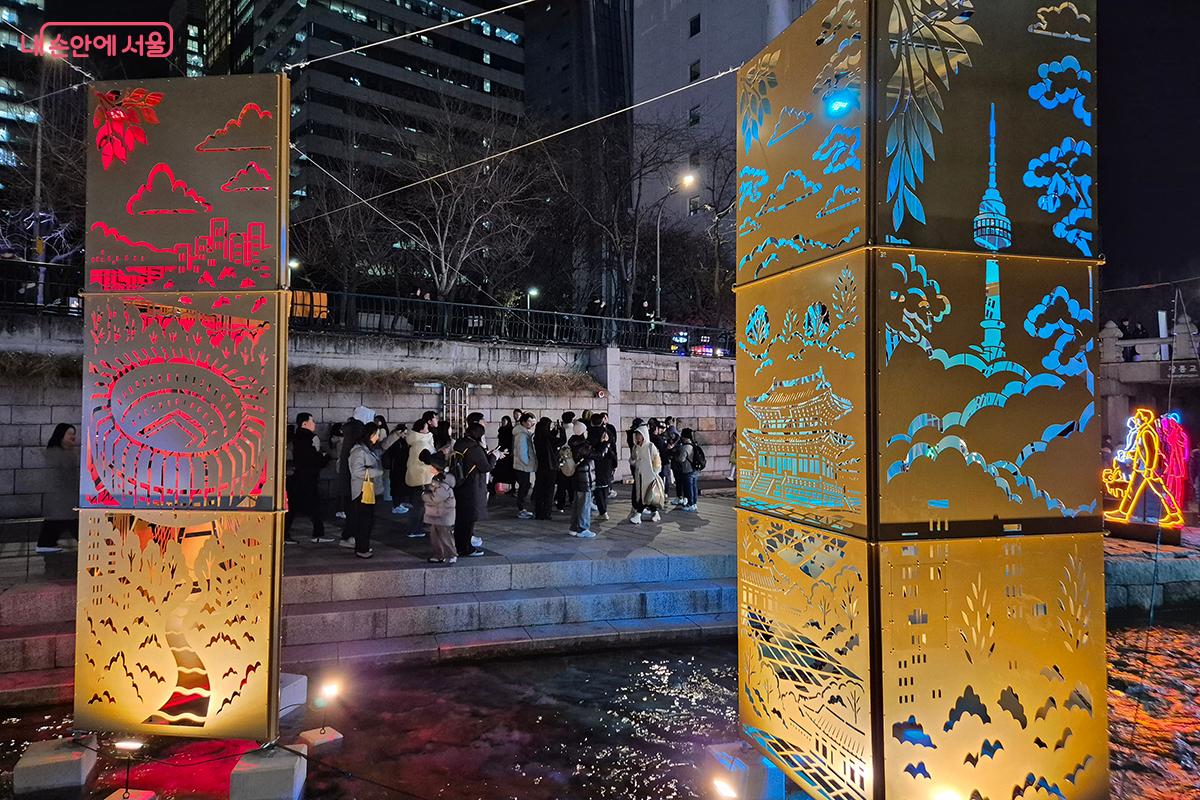 남산 타워의 모습과 잠실종합운동장 등 서울의 명소들을 표현한 미디어아트 작품