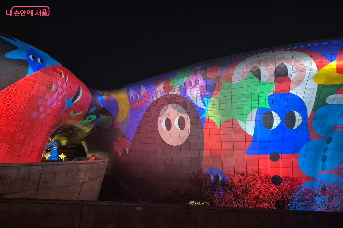 관람객은 마치 동화 속을 걷는 듯한 분위기 속에서 '이야이야앤프렌즈'가 선사하는 따뜻한 겨울의 감성을 경험하게 된다. &copy;정향선