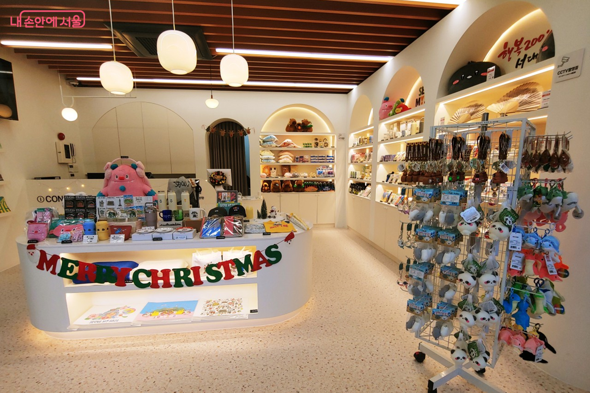 '홍제폭포 복합문화센터' 1층 굿즈 판매소 &copy;엄윤주