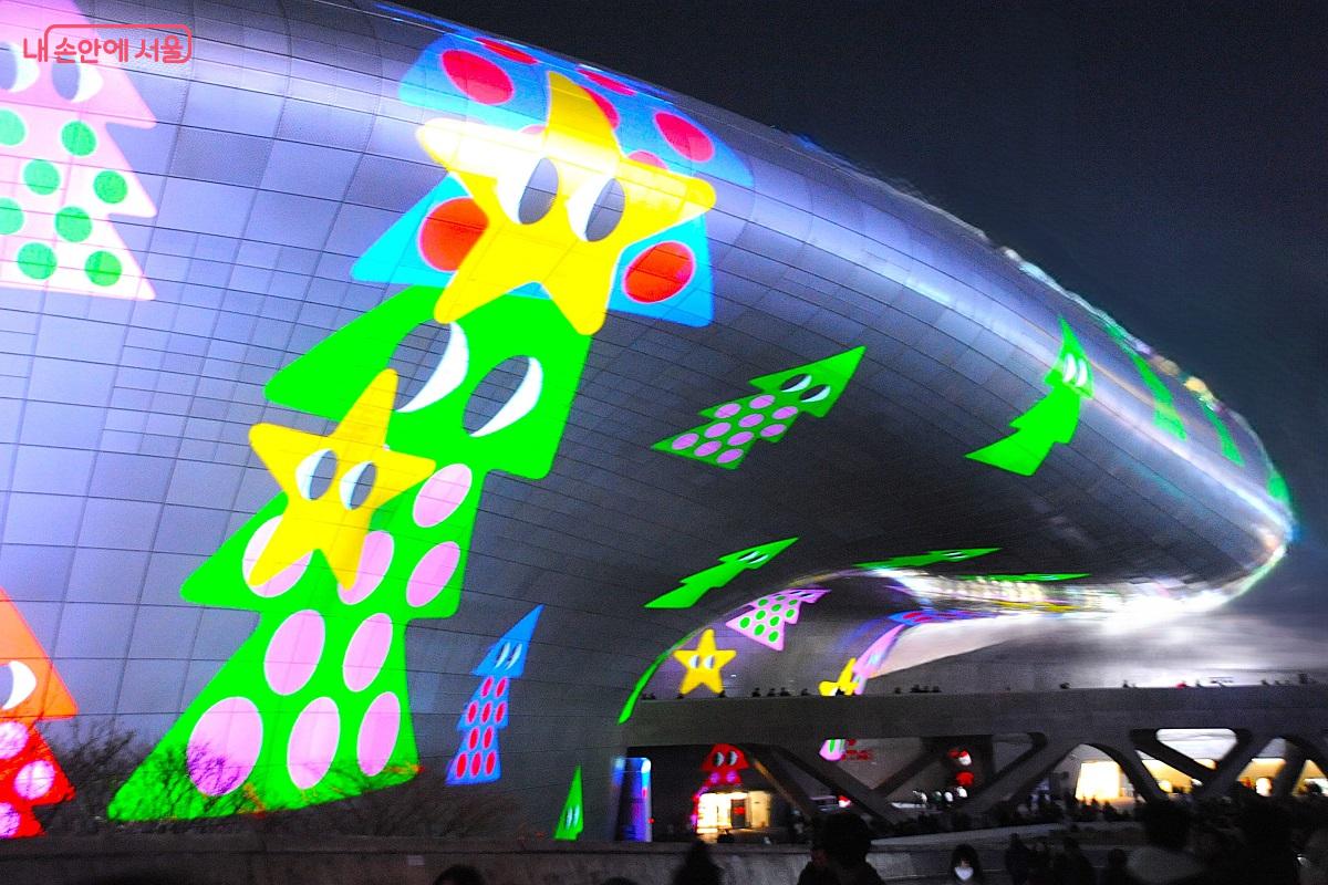 이야이야앤프렌즈 특유의 감성과 색채가 DDP 전역을 가득 채우는 &lsquo;Christmas Adventure&rsquo; &copy;조수봉