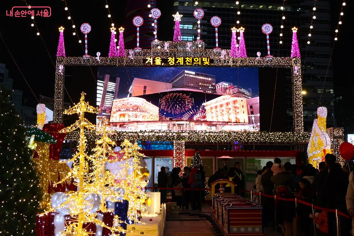 축제에서는 빛 조형물 전시 및 미디어 아트 연출, 시민 참여 이벤트 등​​이 진행되고 있다. &copy;이봉덕