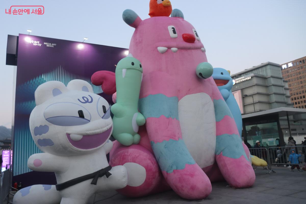 광화문광장에 놀러온 해치와 친구들.