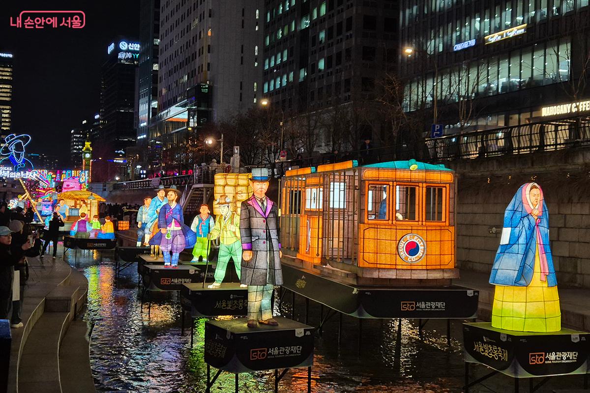 전기가 들어오고 달라진 우리의 삶을 LED 등과 한지를 이용해 재미있게 표현했다. &copy;백승훈