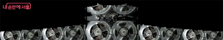 광화문 미디어파사드 쇼 <SONG 1>, 더그 에이트킨 (Doug Aitken, 미국)