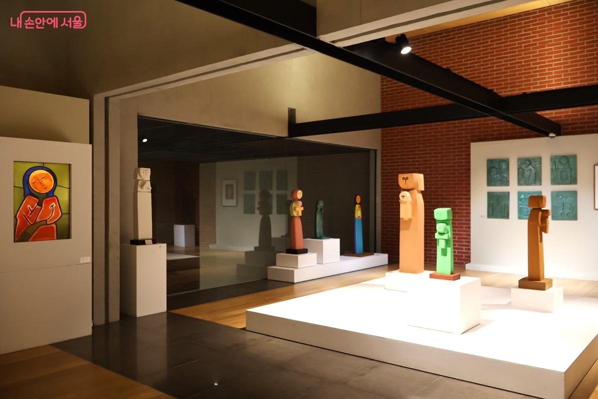 최종태 기념작품전 <영원을 담는 그릇> &copy;이봉덕