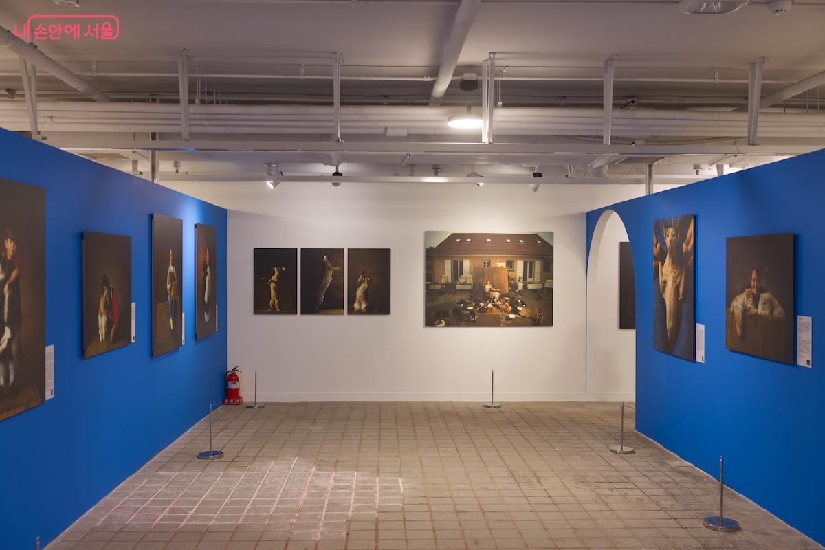 수익 일부는 기부 및 무료 인문학 강의 등에 활용되는 착한 전시다. ©임중빈