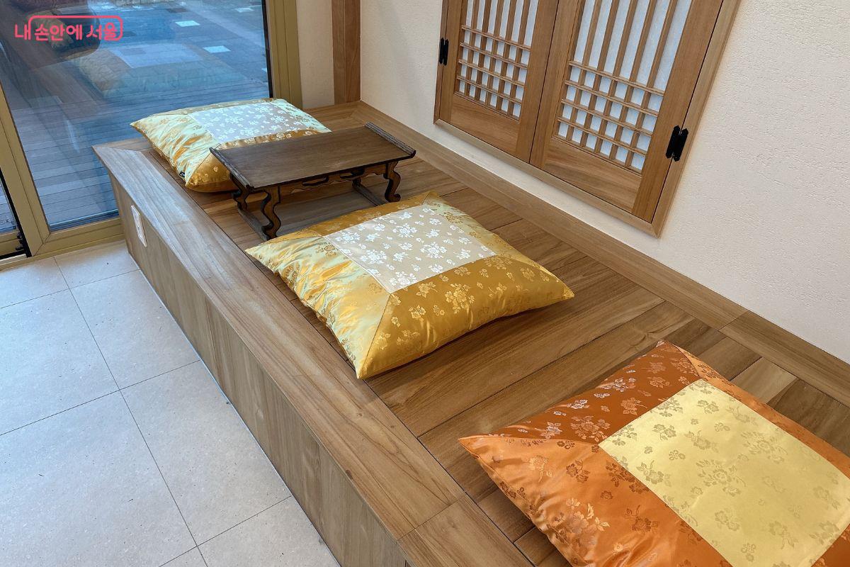 한옥의 느낌을 살려 운치를 더한다. &copy;김재형