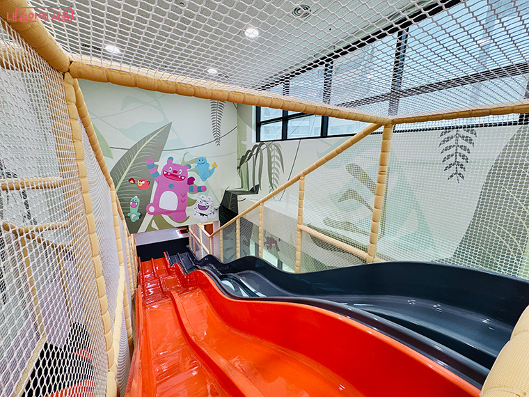 1층 서울형 키즈카페 시립 화곡점 – 대형 정글 미끄럼틀