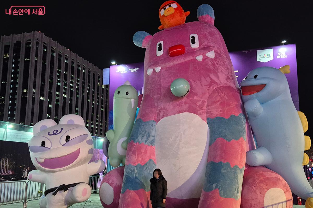 '해치와 친구들' 대형 인형과 함께 사진을 찍을 수 있는 포토존이 특히 외국인 관광객들에게 큰 인기를 끌었다. &copy;이혜숙