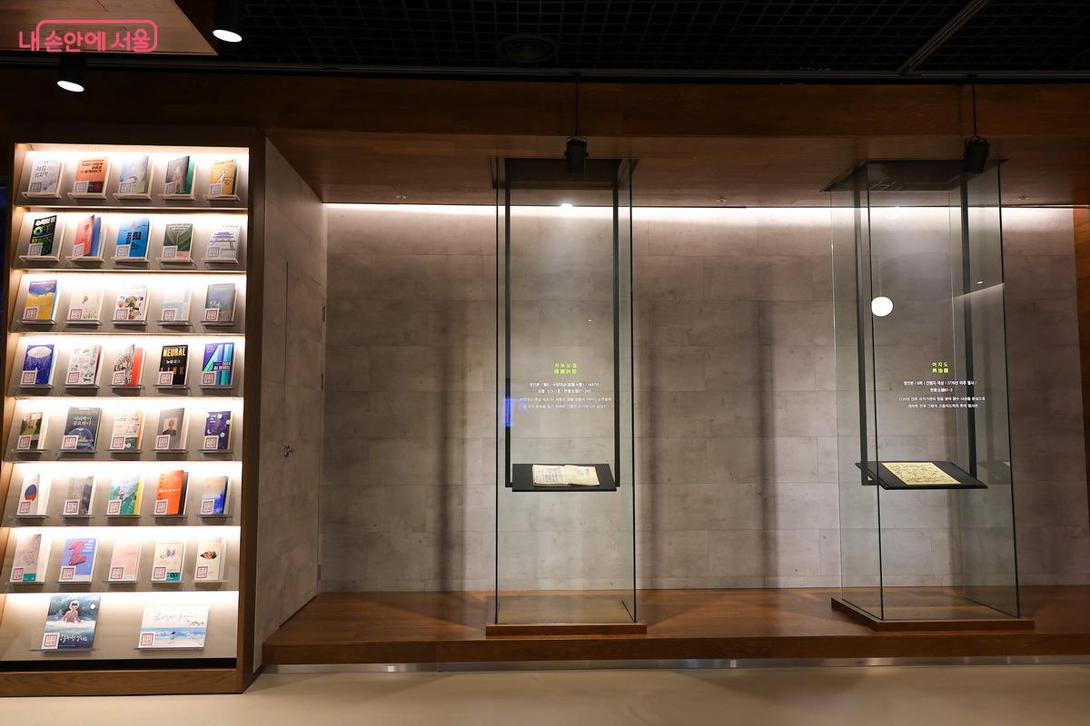 석보상절, 여지도(그림식 고을지도책 후대 필사본)가 진열되어 있다. ©박성환