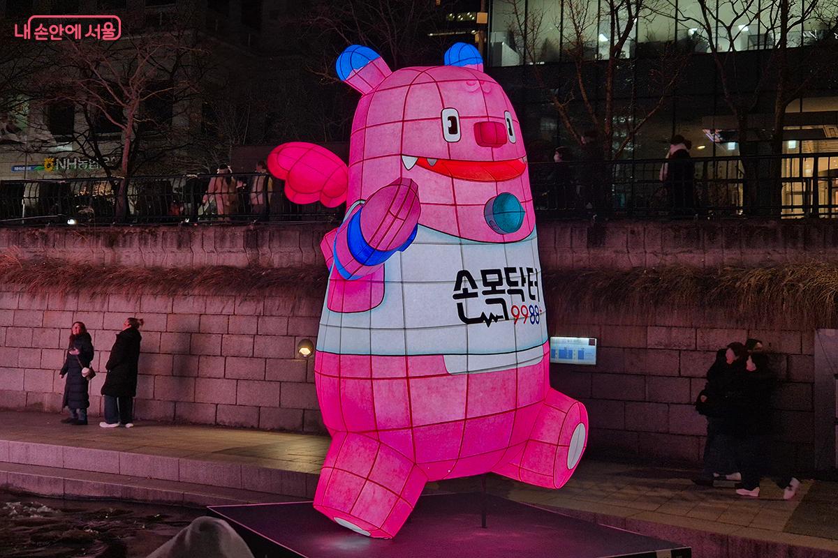 서울시 시민이 99세까지 88(팔팔)하게 살 수 있도록 앱과 스마트 워치를 통해 건강 활동을 지원하는 '손목닥터9988' &copy;이혜숙