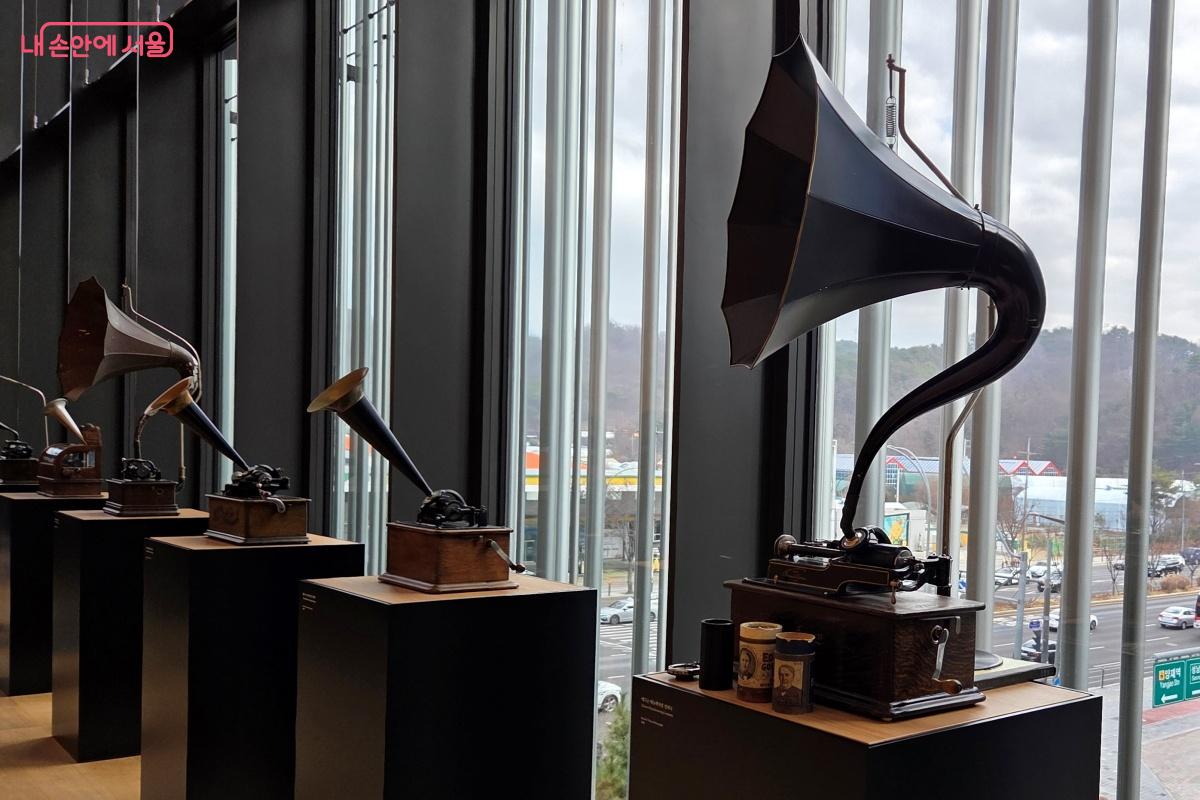 오디오 발명의 시작을 알리는 에디슨의 축음기까지 전시되어 있다. &copy;김미선