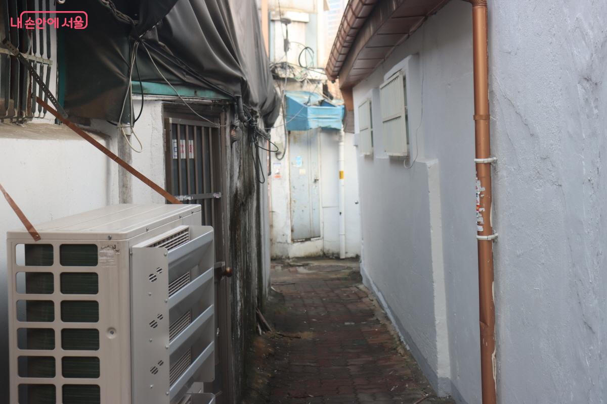 창신동 쪽방촌 일대. 쪽방촌 주민에게 동행식당은 사랑방과도 같다. &copy;조송연